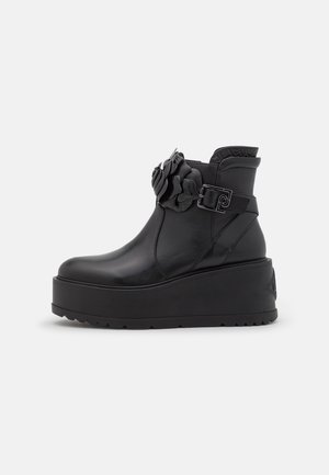 Plateaustiefelette - black