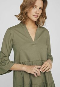 VILA MIT V-AUSSCHNITT 3/4-ARM - Džersejové šaty - dusty olive