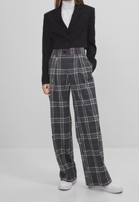 Bershka Tygbyxor - grey