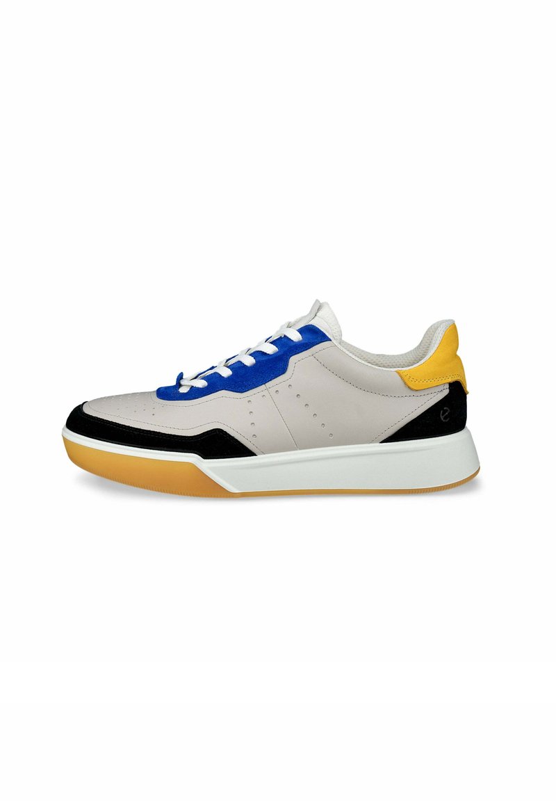 Sportlicher Sneaker mit einem grauen Leder-Obermaterial, blauen und gelben Akzenten, schwarzem Wildleder und einer weißen Zwischensohle. Gummiaußensohle mit strukturiertem Grip.