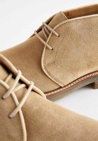 Next SIGNATURE CHUKKA-REGULAR - Schnürstiefelette - stone