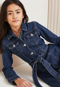 Lipsy REGULAR FIT - Denimové šaty - blue