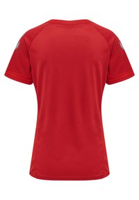 Rød kortærmet sportstrøje med rund hals, tekstureret stof, raglanærmer og sølv detaljer på skuldrene.