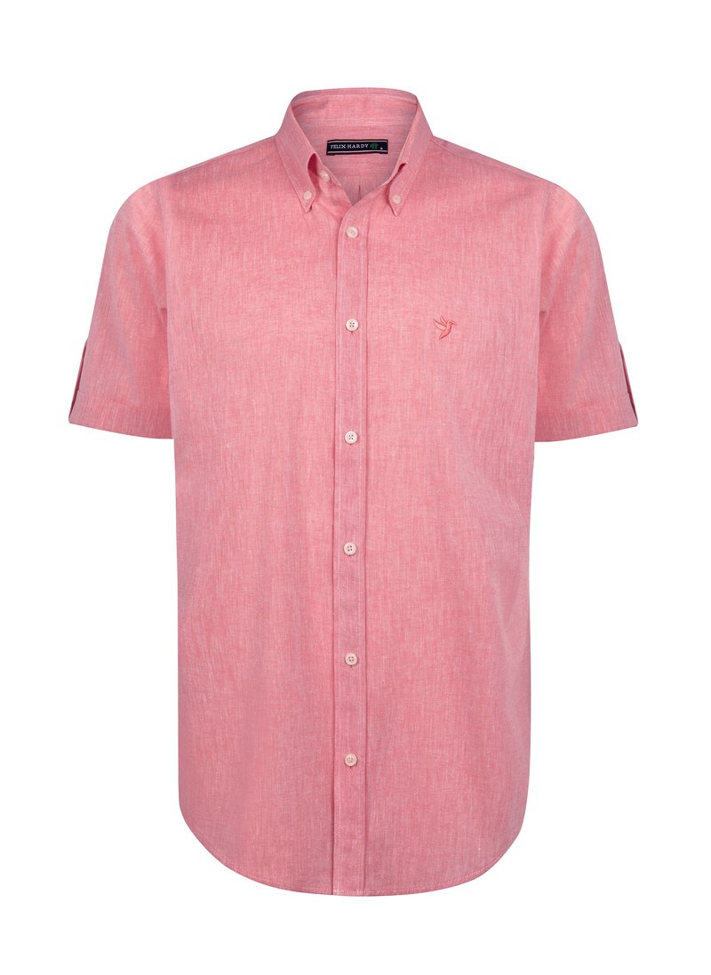 Camisa de botones de manga corta en tela rosa claro, con cuello, textura sutil y un logotipo bordado encima del lado izquierdo del pecho.