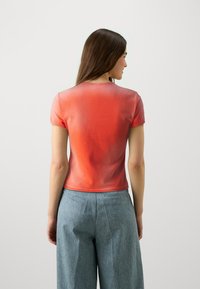 Diesel UNCUTIE - Print T-shirt - red