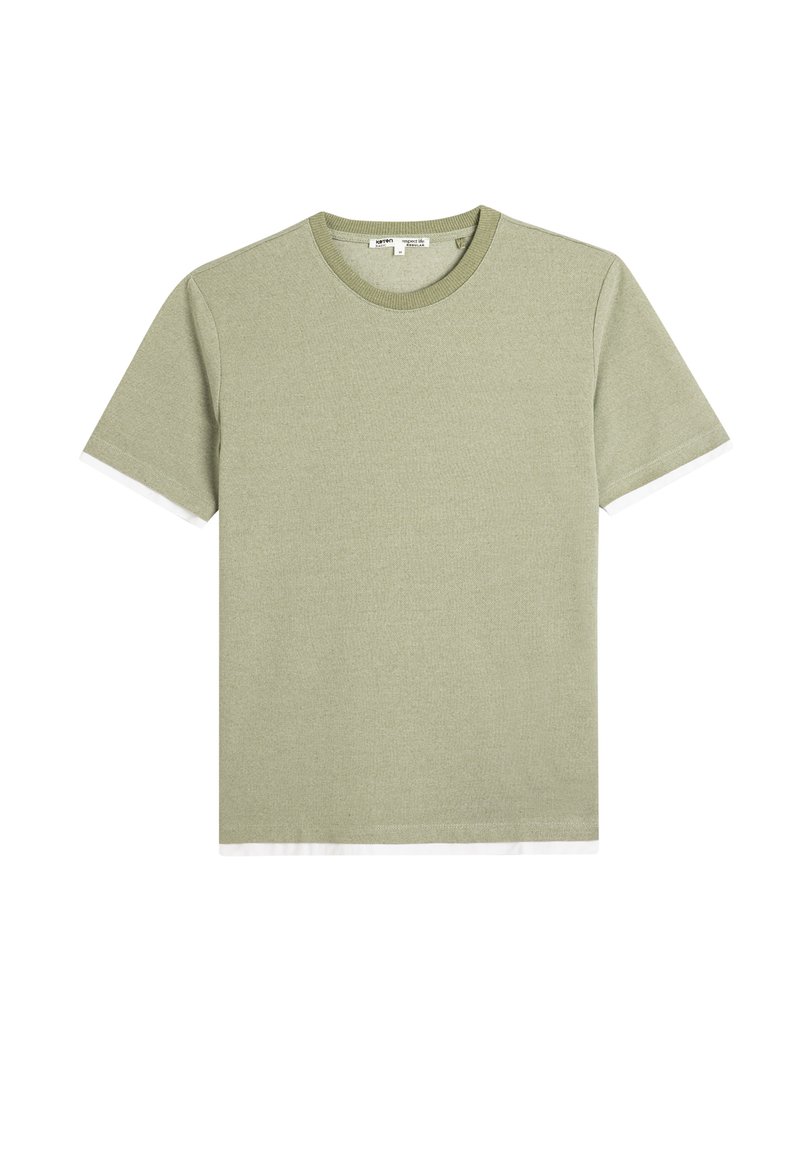 Kortærmet T-shirt i blødt lysegrønt stof med rund halsudskæring og kontrasterende hvide detaljer ved ærmeenderne.