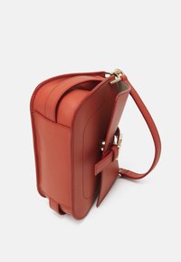 Furla FLOW MINI TOP HANDLE - Kabelka - cannella