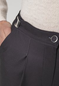 Damart CEINTURE RÉGLABLE - Pantalones - Black