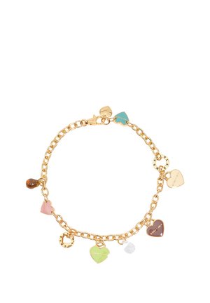 Pulsera de cadena dorada con colgantes coloridos en forma de corazón y redondos, incluyendo piedras y detalles grabados, dispuestos de manera uniforme alrededor de la cadena.