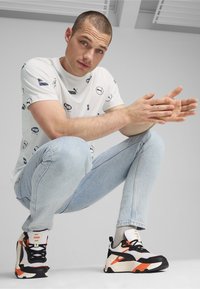 Puma POWER - Marškinėliai su spaudiniu - white