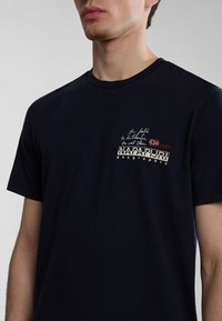 Napapijri COLVILLE - Camiseta estampada - blu marine