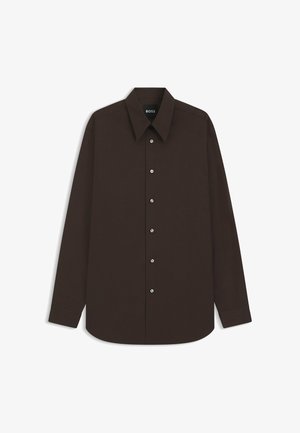 Chemise marron foncé à manches longues avec boutons, col pointu et étiquette BOSS visible à l'intérieur du col.