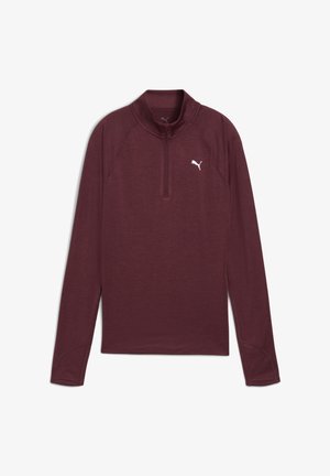 Langärmliges, burgunderrot sportliches Oberteil mit einem halben Reißverschluss-Kragen und dem weißen Puma-Logo auf der linken Brust. Schlichtes, sportliches Design.