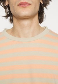 NN.07 Maglione - orange