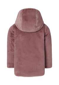 Nepvachtjas met een gedempte mauve kleur en een grote capuchon, met een zachte textuur en een eenvoudig, recht gesneden ontwerp zonder zichtbare sluitingen.
