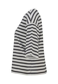 Zwart-witte horizontaal gestreepte shirt met korte mouwen en een losse pasvorm, zijaanzicht op een witte achtergrond.