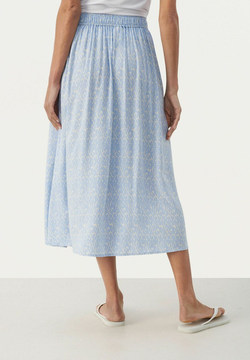 Gonna maxi azzurra chiara con cintura elastica, caratterizzata da un delicato motivo astratto in crema. Realizzata in un morbido tessuto fluido.