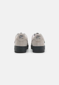 Nike Sportswear AIR FORCE 1 '07  - Sportcipő - light iron ore/black/smoke grey