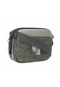 Borsa a spalla multifunzionale grigia con finitura testurizzata, chiusura con zip, patch decorativo e cinturino regolabile. Design compatto e pratico.