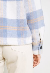Vero Moda Lehká bunda - off-white