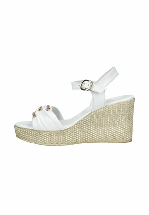 Sandalo zeppa bianco con cinturino alla caviglia, chiusura a fibbia, fascia anteriore arricciata e suola platform con texture intrecciata.