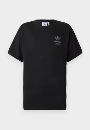 Čierne bavlnené tričko s okrúhlym výstrihom, krátkymi rukávmi a malým šedým logom Adidas na hrudi. Mäkká textúra, voľný strih.