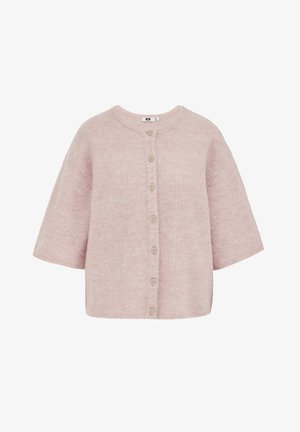 Roze geribbelde cardigan met korte mouwen, voorzien van een ronde hals en zes lichtbeige knopen aan de voorkant. Zachte textuur.