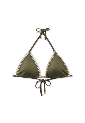 Olivově zelený trojúhelníkový vršek bikin s bílou háčkovanou lemovkou, zavazováním za krkem a na zádech se šňůrkami s kovovými koncovkami.