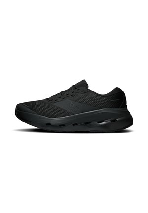 Schwarzer athletischer Laufschuh mit Mesh-Obermaterial, Schnürverschluss, gedämpfter Sohle und Markenlogo an der Seite, von der Außenseite gezeigt.