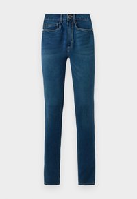 Jeans de mezclilla azul oscuro con un diseño de pierna recta, estilo de cinco bolsillos, cierre de botón y acentos cosidos a lo largo de los bordes.