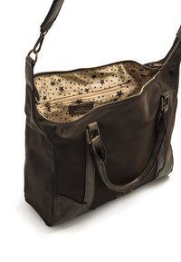 Sac à main en cuir noir avec fermeture zippée et texture lisse. L'intérieur doublé présente un motif d'étoiles avec une petite poche zippée.