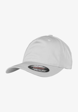Valge pesapallikiiver, mis on valmistatud siledast kangast, millel on kumer varjutaja ja reguleeritav vöö. Esiküljel on Flexfit logo kleebis.