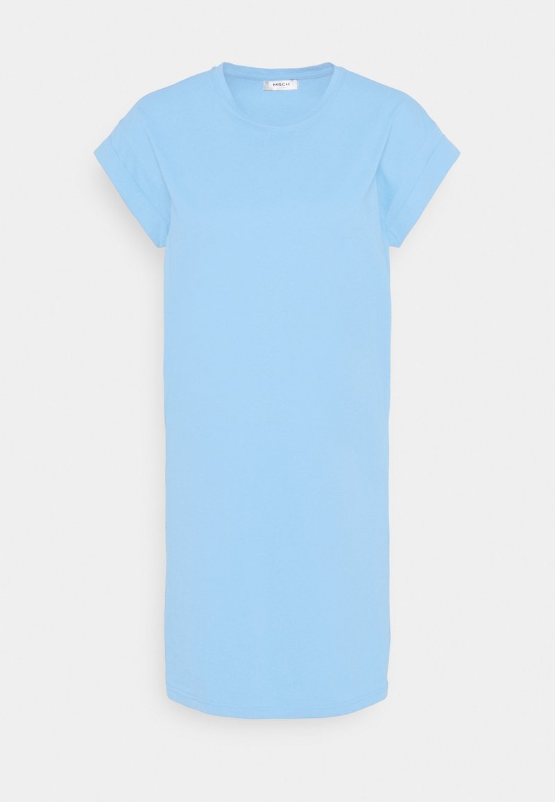 Robe décontractée bleu clair à manches courtes avec encolure ronde et revers de manches pliés, présentée sur un fond clair uni.