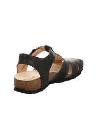 Schwarze Ledersandale mit Korkfußbett, offenem Zehenbereich und Ausschnitt-Design; verfügt über einen hinteren Riemen und eine strukturierte Gummisohle.