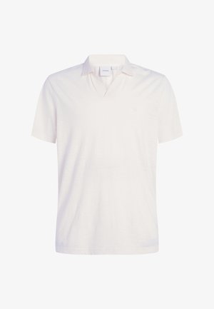 Jasnobeżowa koszulka polo z krótkim rękawem, wykonana z miękkiego materiału, z dekoltem w kształcie litery V oraz subtelnym logo na lewej piersi.