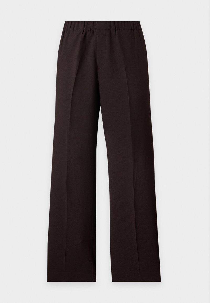 Pantalones negros de pierna ancha con cintura elástica y pliegues rectos en la parte delantera, mostrados sobre un fondo claro y liso.