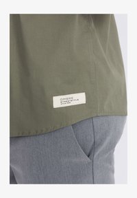 Niet geselecteerd, olive