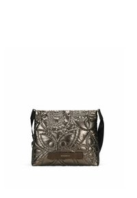 Bolso de hombro metálico en bronce con bordado floral texturizado, que cuenta con una correa ajustable negra y un acento de logotipo marrón.