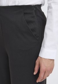 ICHI Auduma bikses - black