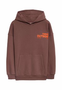 Brązowy bawełniany hoodie z przednią kieszenią, regulowanym kapturem na sznurki i pomarańczowym napisem "THINK OUTSIDE" na lewej piersi.
