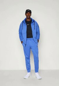 Nike Performance TAPER - Παντελόνι φόρμας - comet blue/black