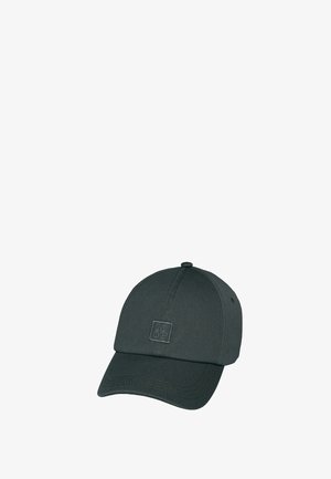 Cappellino da baseball grigio scuro con una piccola toppa quadrata che mostra le lettere "M O P" sul pannello anteriore.