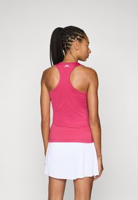 Ταιριαστή ροζ αθλητική μπλούζα χωρίς μανίκια με στρογγυλή λαιμόκοψη και σχέδιο racerback. Διαθέτει απαλή υφή �και λογότυπο στο πίσω μέρος.