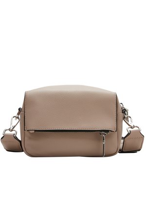 Beige nahkainen olkalaukku, jossa edessä vetoketjutasku, läppäkansi ja säädettävä olkahihna hopeisilla metalliosilla.