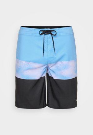 Μπλε μαγιό με σχέδιο γραδίου που περιλαμβάνει ανοιχτό μπλε και μαύρες ζώνες, κατασκευασμένα από υλικό που στεγνώνει γρήγορα, με μαύρη ρύθμιση κορδονιού.