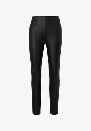 Schwarze, hoch taillierte, figurbetonte Hosen aus Kunstleder mit Nahtdetails und ohne sichtbare Verschlüsse, auf weißem Hintergrund dargestellt.