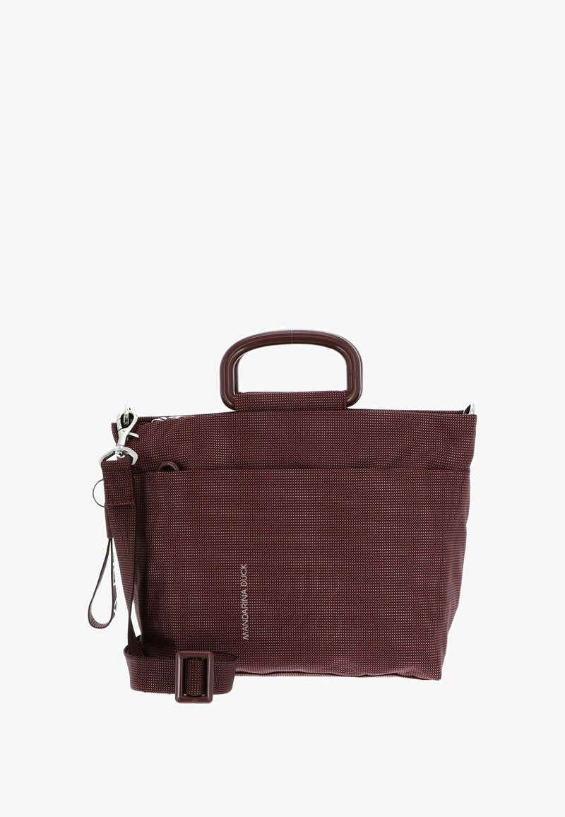 Braune strukturierte Handtasche mit einem rechteckigen Griff, abnehmbarem Schulterriemen und einer Fronttasche, die das "MANDARINA DUCK"-Logo zeigt.