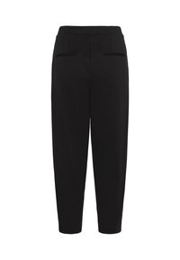 Črne hlače ohlapnega kroja z gladko teksturo, elastiko v pasu in dvema zadnjima žepoma. Prilagojen, zožen kroj.