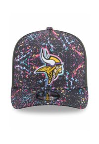 Schwarze Snapback-Cap mit buntem Spritzmuster und gesticktem Wikinger-Logo auf der Vorderseite. Texturierter Schirm, verstellbar hinten.