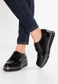 Tamaris Stringate - black